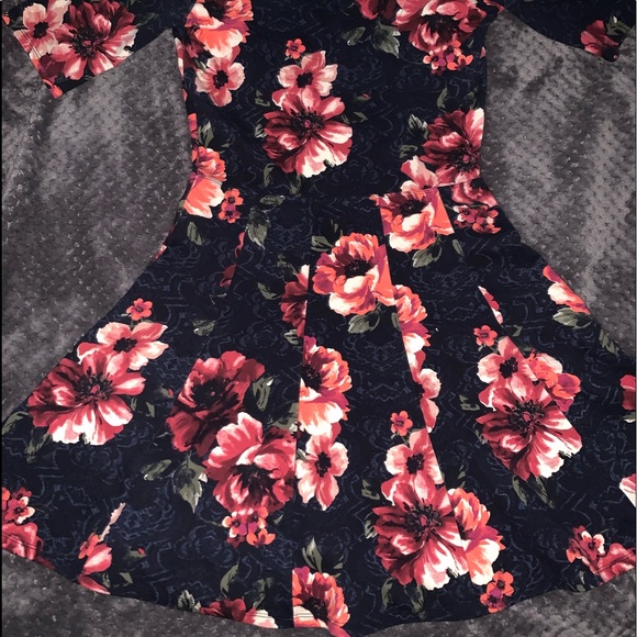 Floral Hollister Dress - Picture 3 of 3